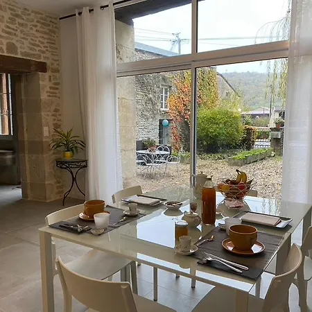 Chez Odette Erable Et Glycine Couette-café 3*