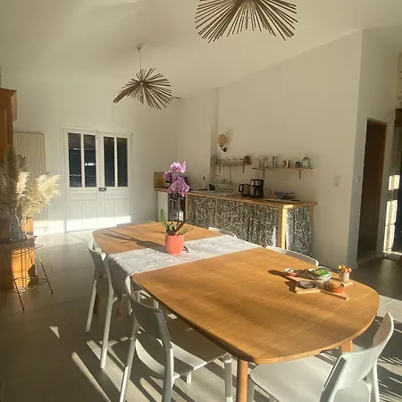 Chez Odette Erable Et Glycine Bed & Breakfast